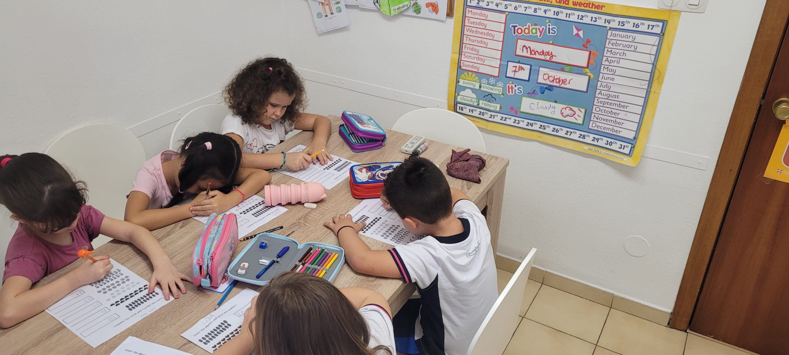 Haciendo ejercicios en The Globe School